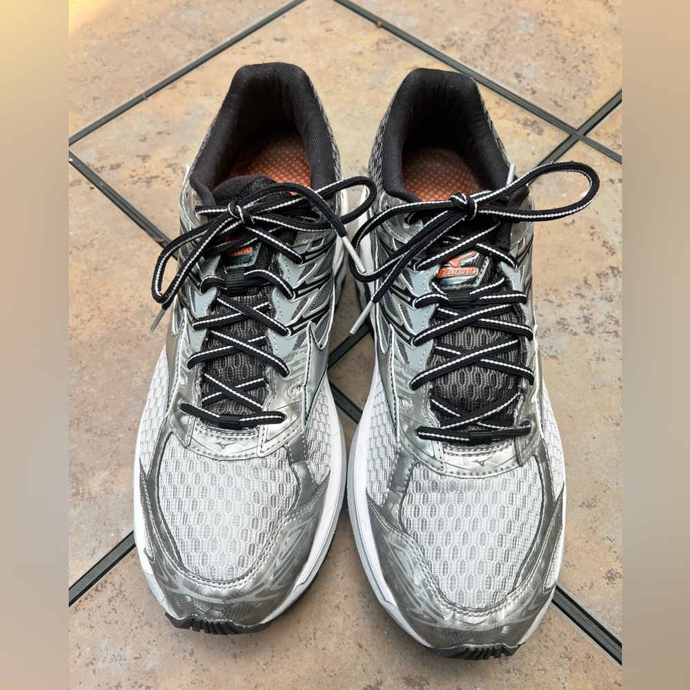 Men's Mizuno Wave Paradox 4 Silver Athletic Shoes Sz 13